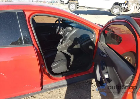 2015 Ford Focus Se z USA, uszkodzony, nr VIN 1FADP3K28FL326512